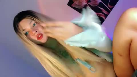 Snapshot of pretty_little_baby28 chatting on September 26, 2025, 9:52 pm Flor online show from September 26, 2025, 9:52 pm