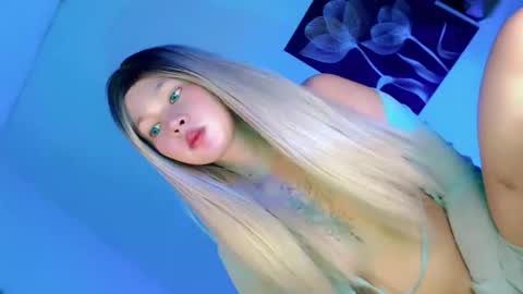 Snapshot of pretty_little_baby28 chatting on October 26, 2025, 9:42 pm Flor online show from October 26, 2025, 9:42 pm