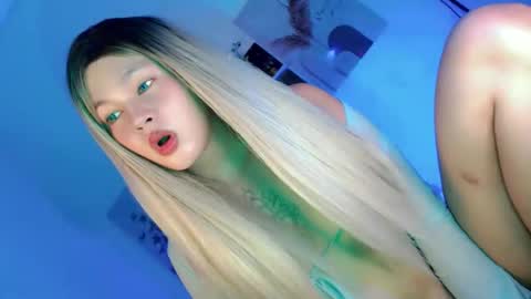 Snapshot of pretty_little_baby28 chatting on October 31, 2025, 9:49 pm Flor online show from October 31, 2025, 9:49 pm