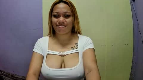 pretty_lyn08 online show from February 11, 2026, 4:56 pm