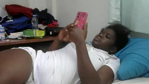 pretty_melan online show from June 3, 2026, 5:43 am