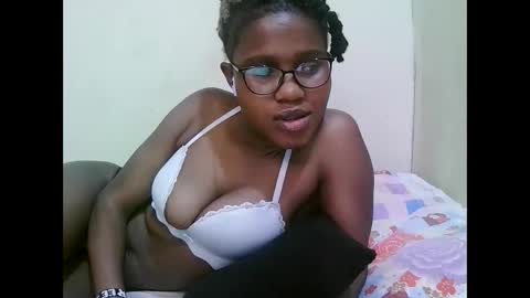 pretty_mellan online show from January 25, 2025, 12:48 am
