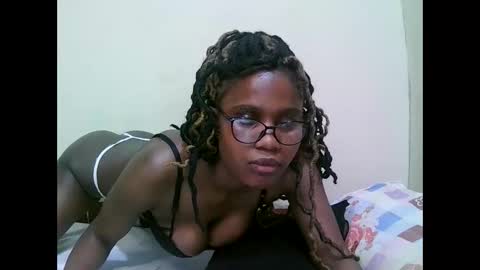 pretty_mellan online show from February 6, 2025, 5:19 pm