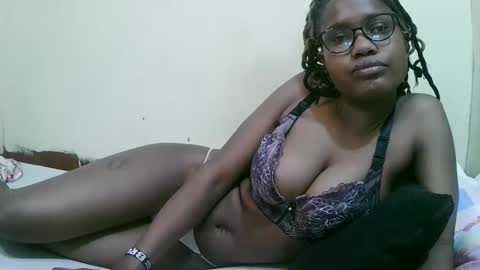 pretty_mellan online show from February 17, 2025, 11:13 am