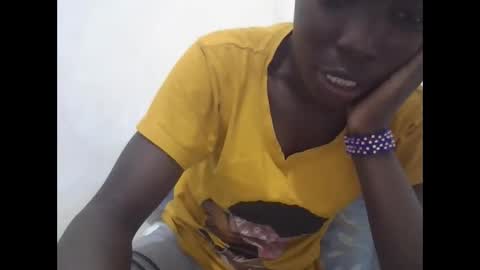 Snapshot of pretty_petite_ebony chatting on December 6, 2024, 1:18 am pretty_petite_ebony online show from December 6, 2024, 1:18 am