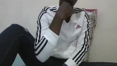 Snapshot of pretty_petite_ebony chatting on December 17, 2024, 12:00 pm pretty_petite_ebony online show from December 17, 2024, 12:00 pm