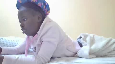 Snapshot of pretty_petite_ebony chatting on December 25, 2024, 8:39 pm pretty_petite_ebony online show from December 25, 2024, 8:39 pm