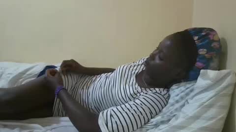 Snapshot of pretty_petite_ebony chatting on January 12, 2025, 9:29 pm pretty_petite_ebony online show from January 12, 2025, 9:29 pm