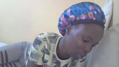 Snapshot of pretty_petite_ebony chatting on January 16, 2025, 11:06 pm pretty_petite_ebony online show from January 16, 2025, 11:06 pm