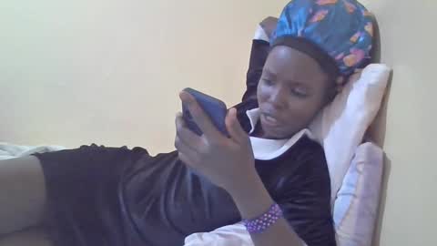 Snapshot of pretty_petite_ebony chatting on January 25, 2025, 7:18 pm pretty_petite_ebony online show from January 25, 2025, 7:18 pm
