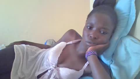 Snapshot of pretty_petite_ebony chatting on February 16, 2025, 11:27 am pretty_petite_ebony online show from February 16, 2025, 11:27 am