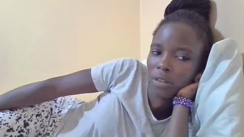 pretty_petite_ebony online show from February 25, 2025, 10:39 pm