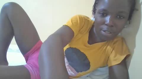 Snapshot of pretty_petite_ebony chatting on March 6, 2025, 10:15 pm pretty_petite_ebony online show from March 6, 2025, 10:15 pm