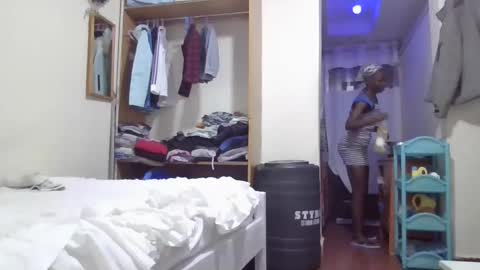 pretty_petite_ebony online show from October 18, 2025, 7:36 pm