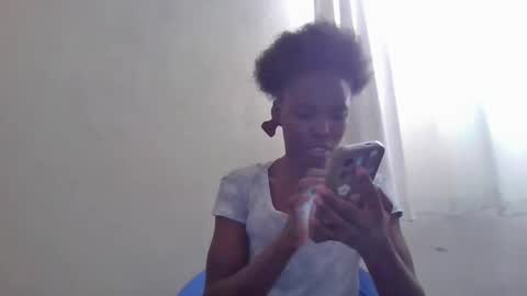 Snapshot of pretty_petite_ebony chatting on November 14, 2025, 12:15 pm pretty_petite_ebony online show from November 14, 2025, 12:15 pm