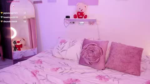 pretty_pettite online show from April 21, 2026, 1:42 am