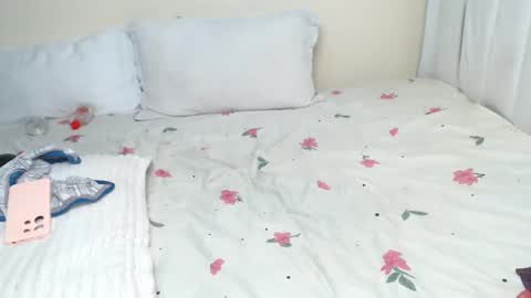 Snapshot of pretty_pussy2 chatting on March 5, 2026, 6:59 pm Essy online show from March 5, 2026, 6:59 pm