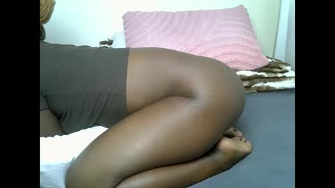 Snapshot of pretty_pussy2 chatting on April 4, 2026, 12:02 pm Essy online show from April 4, 2026, 12:02 pm