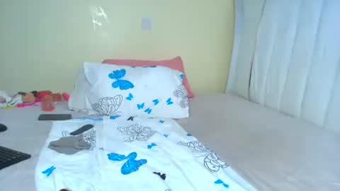 Snapshot of pretty_pussy2 chatting on April 14, 2026, 12:05 am Essy online show from April 14, 2026, 12:05 am