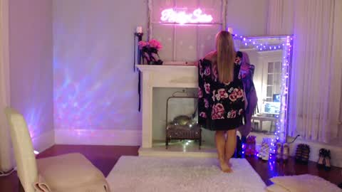 Pretty Sara online show from January 3, 2025, 12:43 am