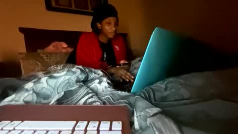 prettyfacefemale online show from February 4, 2026, 2:28 am