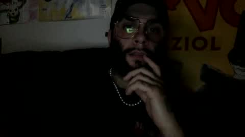 prettyglazed online show from November 9, 2025, 2:54 am