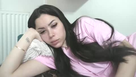 prettyjulliette online show from April 15, 2026, 2:57 pm