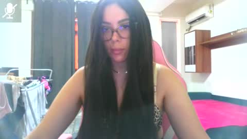 prettyjulliette online show from June 23, 2026, 2:26 pm