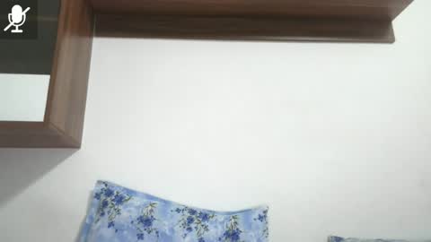 prettyjulliette online show from July 9, 2026, 4:44 pm