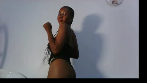 Snapshot of prettylove5 chatting on October 9, 2025, 2:20 am evelyn online show from October 9, 2025, 2:20 am