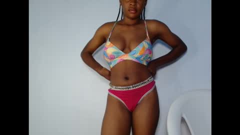 Snapshot of prettylove5 chatting on October 18, 2025, 9:43 am evelyn online show from October 18, 2025, 9:43 am