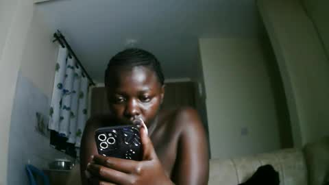 prettyreen online show from November 19, 2025, 2:22 am