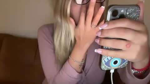 prettyyykittyyy22 online show from September 21, 2025, 8:38 am