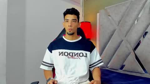 prince_arthur77 online show from December 2, 2025, 1:05 pm