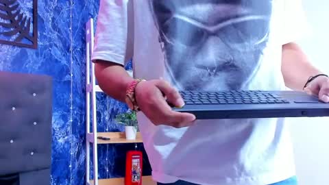 prince_arthur77 online show from May 20, 2026, 1:17 pm