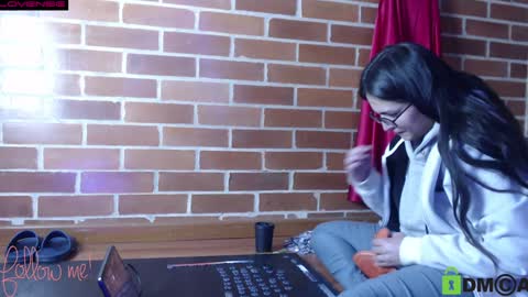 Snapshot of princesa_leia_zathur chatting on January 4, 2025, 6:40 pm Leia online show from January 4, 2025, 6:40 pm