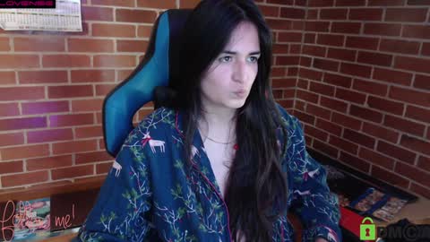 Snapshot of princesa_leia_zathur chatting on January 21, 2025, 3:54 pm Leia online show from January 21, 2025, 3:54 pm