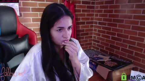 Snapshot of princesa_leia_zathur chatting on February 19, 2025, 4:00 pm Leia online show from February 19, 2025, 4:00 pm