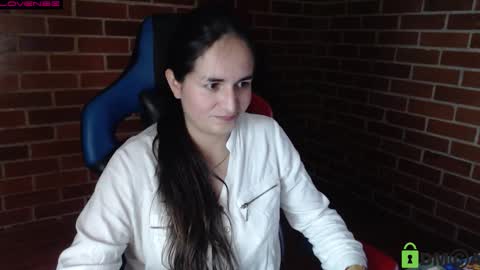 Snapshot of princesa_leia_zathur chatting on October 17, 2025, 10:12 pm Leia online show from October 17, 2025, 10:12 pm