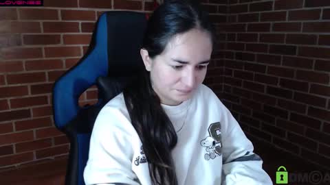 Snapshot of princesa_leia_zathur chatting on November 17, 2025, 12:33 pm Leia online show from November 17, 2025, 12:33 pm