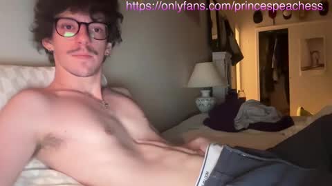 Peaches online show from October 19, 2025, 2:01 am