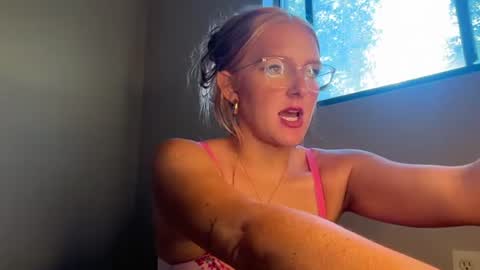 Snapshot of princessari99 chatting on June 21, 2026, 11:07 pm Princess Ari online show from June 21, 2026, 11:07 pm