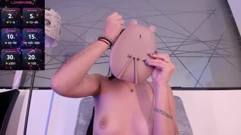 Valentina online show from October 3, 2025, 5:21 pm