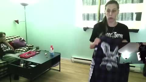 Snapshot of princesstyff chatting on September 19, 2025, 3:56 pm Tyff et Blast online show from September 19, 2025, 3:56 pm