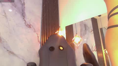priscilarainbow online show from May 19, 2026, 3:46 am