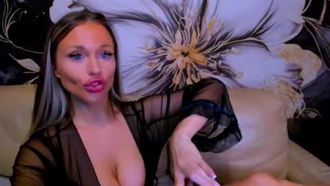 Snapshot of project_barbara chatting on November 18, 2025, 1:59 pm Barbara online show from November 18, 2025, 1:59 pm