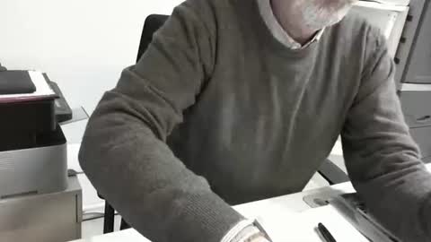 mature hairy guy online show from November 28, 2025, 5:26 pm