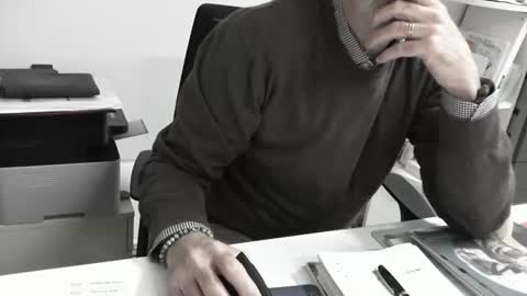 mature hairy guy online show from April 22, 2026, 4:08 pm