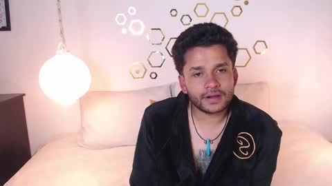 Adris  Juan online show from November 22, 2025, 4:00 am