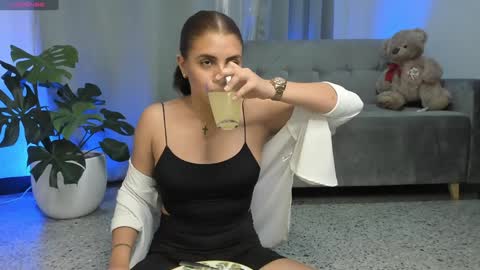    INDEPENDENT MODEL online show from December 10, 2024, 3:52 am